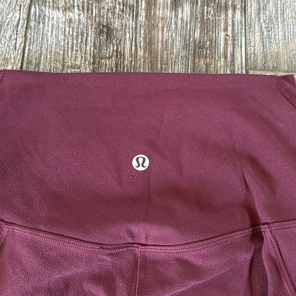 lululemon Athletic Women Beautiful Leggings, Size 4 - Picture 4 of 12